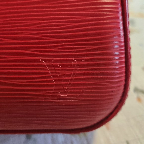 Authentic Louis Vuitton epi Jasmin red handbag - Picture 3 of 9